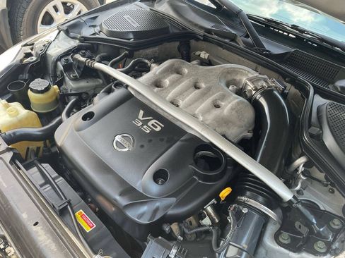 Used 2004 Nissan 350Z Enthusiast w/ Aerodynamics Pkg RWD image 14