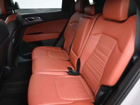 Used 2023 Kia Sportage SX image 10