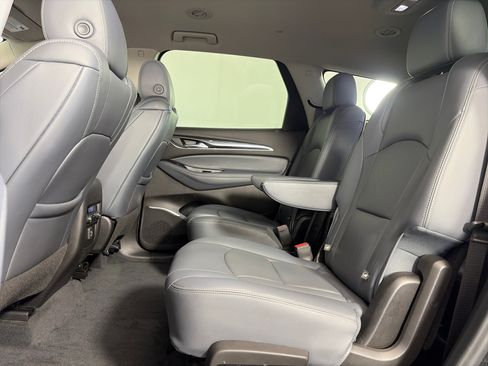 Used 2021 Buick Enclave Essence w/ Sport Touring Edition FWD image 7