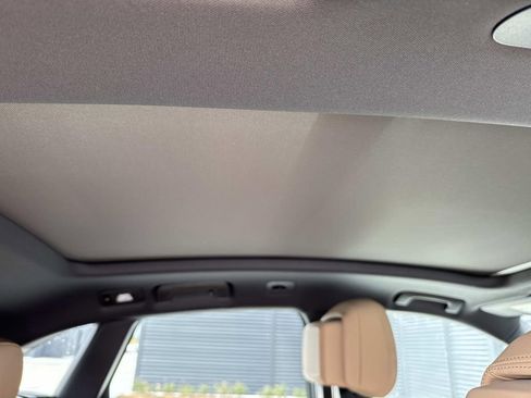 Certified 2025 Porsche Macan image 15