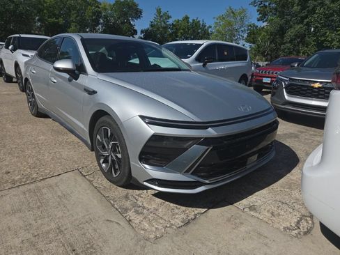 Used 2025 Hyundai Sonata SEL FWD image 6