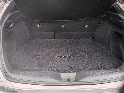 Used 2019 Toyota C-HR XLE FWD image 28