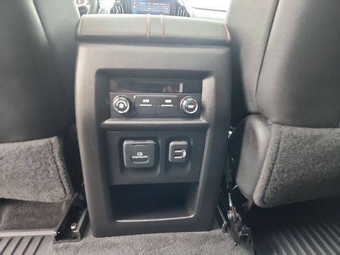 Used 2022 Chevrolet Traverse RS AWD/4WD image 36