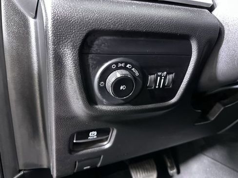 Used 2023 Jeep Grand Cherokee Limited w/ Black Appearance Package image 18