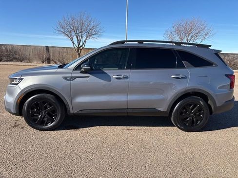 Used 2023 Kia Sorento S w/ Panoramic Sunroof Package image 3