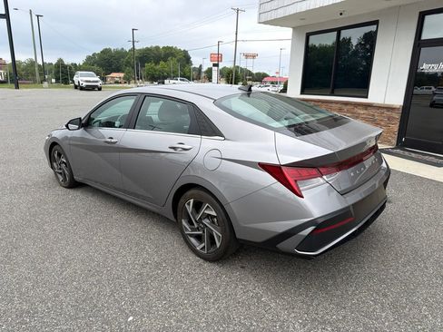 Used 2024 Hyundai Elantra SEL w/ Convenience Package FWD image 6