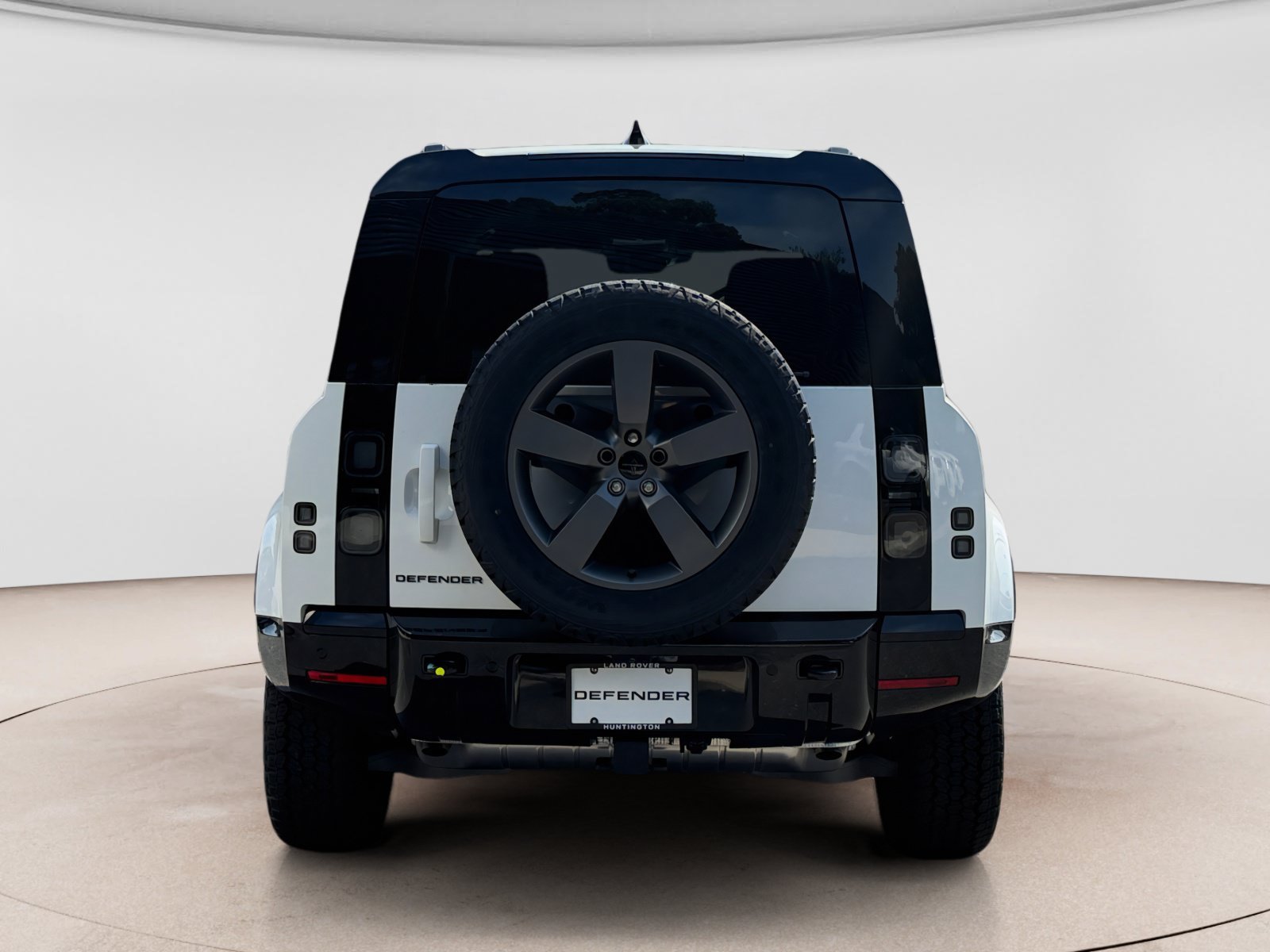 New 2026 Land Rover Defender 110 X-Dynamic SE AWD/4WD image 4
