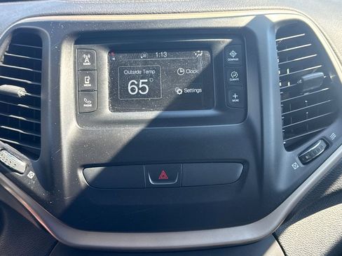 Used 2017 Jeep Cherokee Sport w/ Cold Weather Group image 26