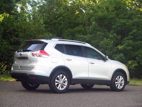 Used 2016 Nissan Rogue SV w/ SV Premium Package AWD/4WD image 4
