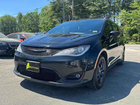 Used 2019 Chrysler Pacifica Touring-L w/ S Appearance Package FWD image 15