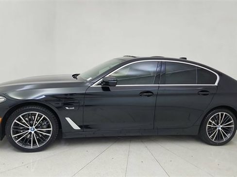 Used 2023 BMW 530e xDrive w/ Premium Package image 3