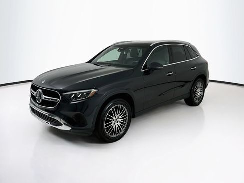 Used 2026 Mercedes-Benz GLC 300 4MATIC image 3
