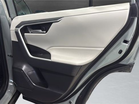 Used 2023 Toyota RAV4 XLE Premium image 31