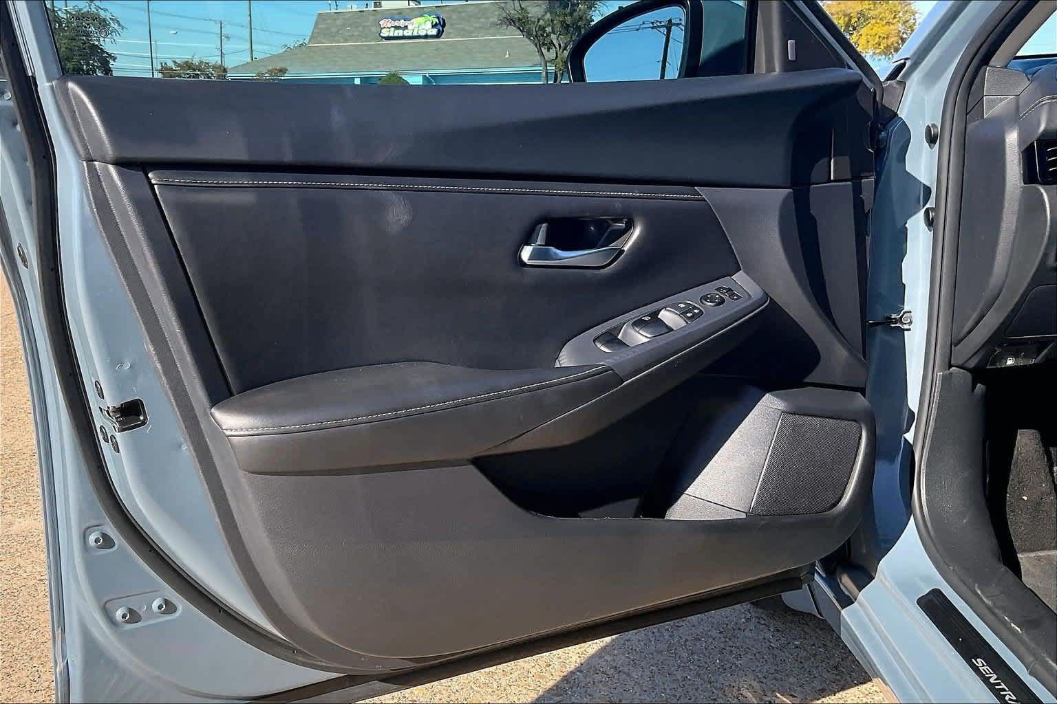 Used 2025 Nissan Sentra SV FWD image 25
