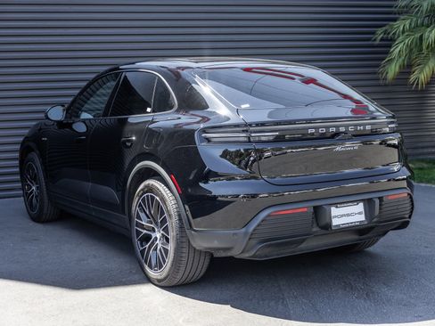 Certified 2025 Porsche Macan 4 Electric AWD/4WD image 3