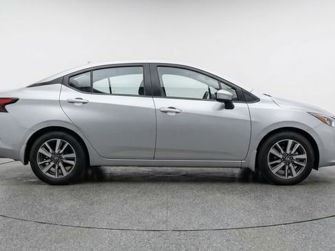 Used 2025 Nissan Versa SV image 11