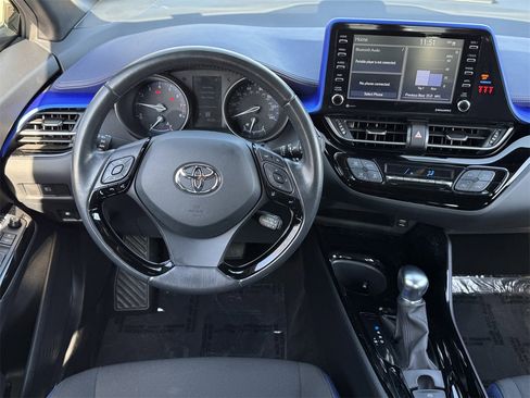 Used 2022 Toyota C-HR XLE image 10