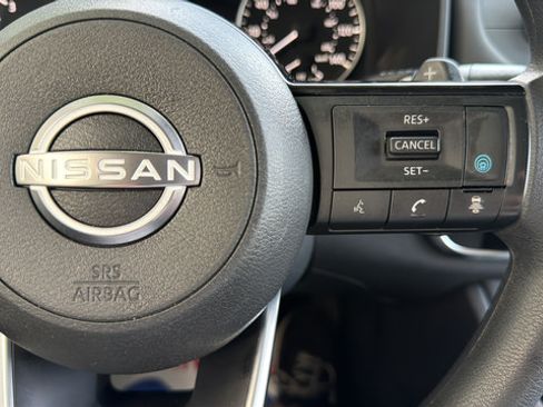 Used 2023 Nissan Rogue SV AWD/4WD image 16