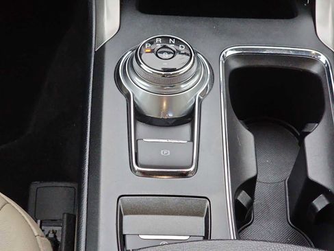 Used 2017 Ford Fusion SE w/ Fusion SE Technology Package image 21