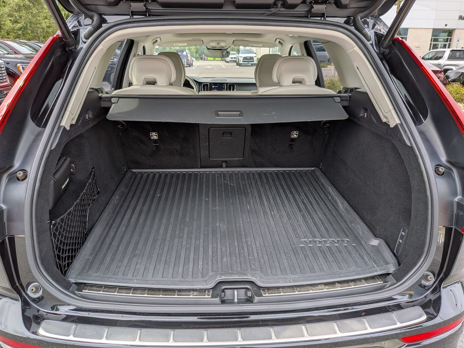 Used 2023 Volvo XC60 B6 Ultimate w/ Protection Package Premier AWD/4WD image 32