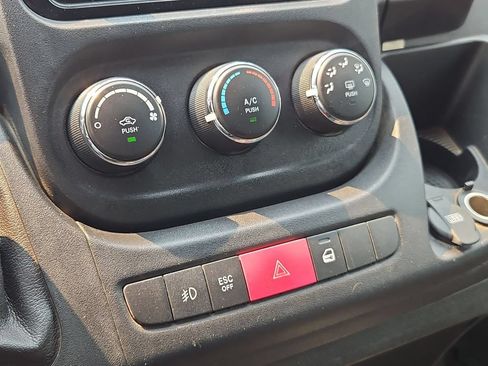 Used 2018 RAM ProMaster 2500 w/ Premium Appearance Group FWD image 25
