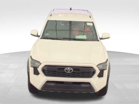 Used 2025 Toyota Tacoma TRD Off-Road image 2