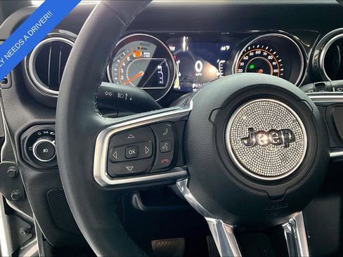 Used 2022 Jeep Wrangler Unlimited Sahara image 24