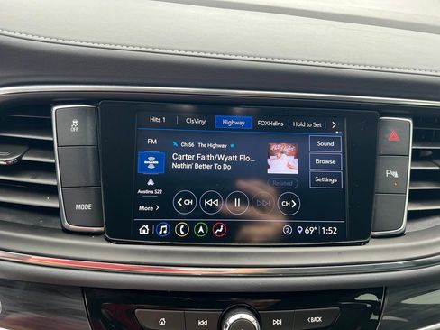 Used 2020 Buick Enclave Essence w/ Sport Touring Edition FWD image 41