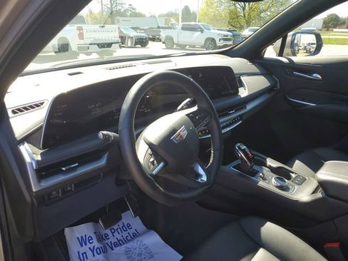 Used 2025 Cadillac XT4 Sport AWD/4WD image 7