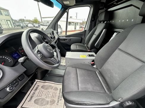 Used 2023 Mercedes-Benz Sprinter 2500 image 10