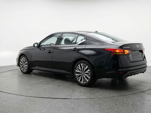 Used 2025 Nissan Altima 2.5 SV FWD image 6