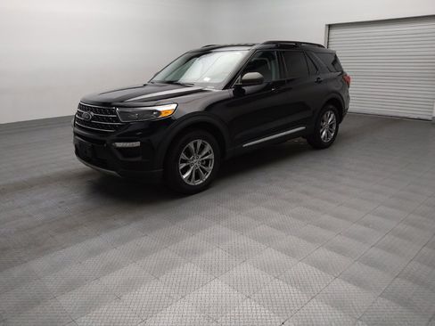 Used 2022 Ford Explorer XLT w/ Equipment Group 202A AWD/4WD image 2