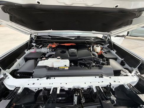 Used 2024 Toyota Tundra Platinum AWD/4WD image 34