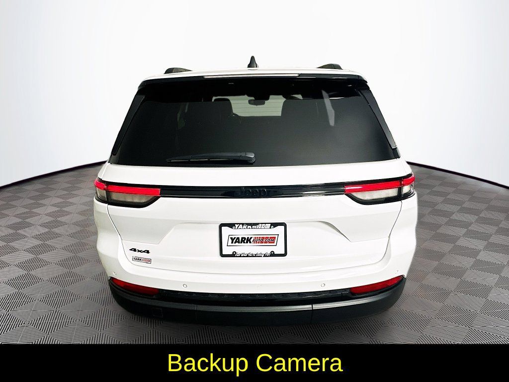 Used 2023 Jeep Grand Cherokee Altitude AWD/4WD image 9