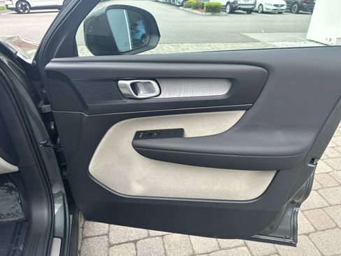 Used 2026 Volvo XC40 B5 Plus AWD/4WD image 43