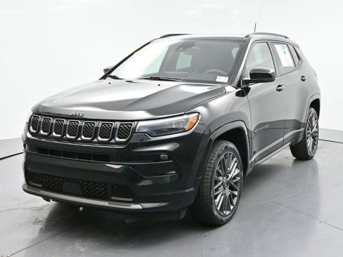 Used 2023 Jeep Compass High Altitude AWD/4WD image 3