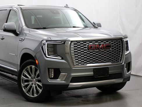 Used 2023 GMC Yukon XL Denali image 2