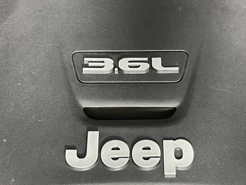 Used 2020 Jeep Gladiator Overland image 10