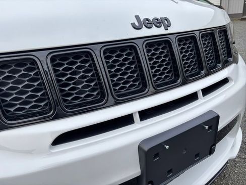 Used 2020 Jeep Grand Cherokee SRT image 27