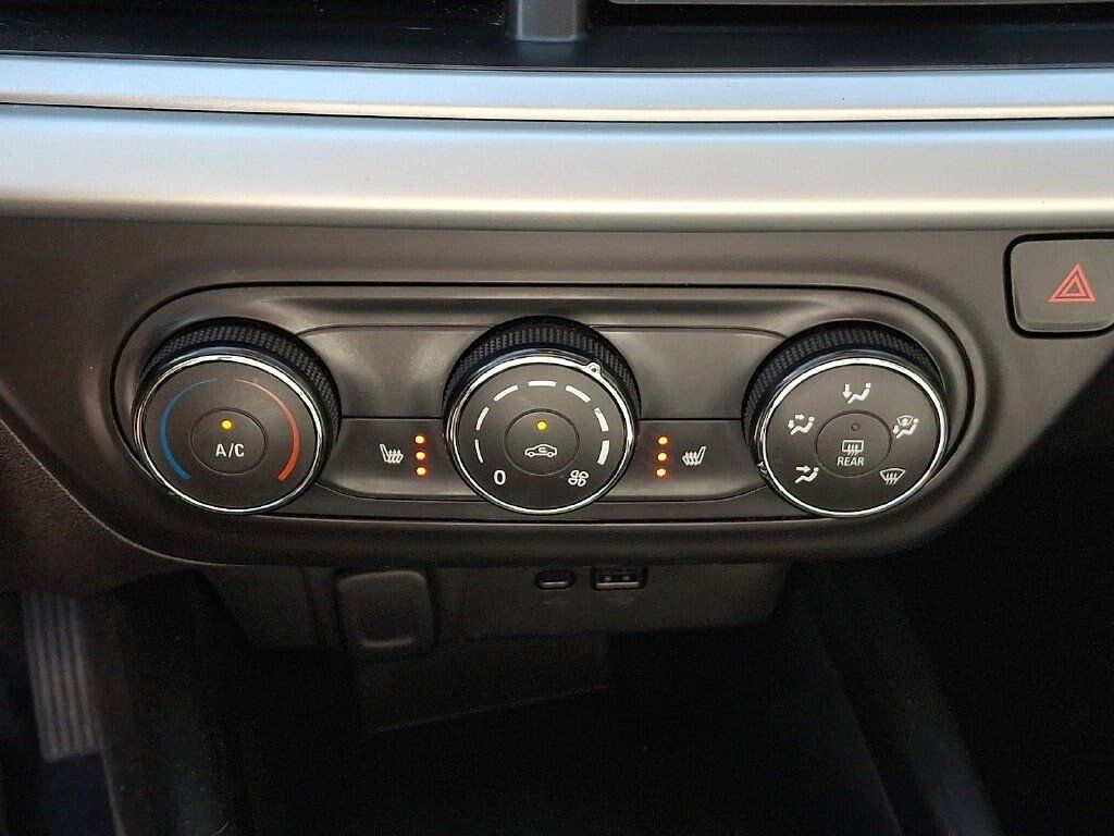 Used 2025 Chevrolet Trax LS w/ LS Convenience Package FWD image 21