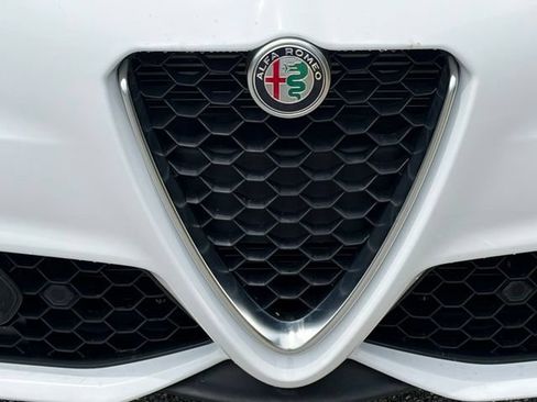 Used 2023 Alfa Romeo Giulia Ti AWD/4WD image 11