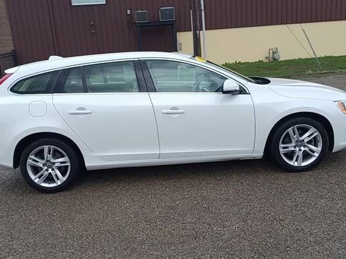 Used 2015 Volvo V60 T5 Premier image 9