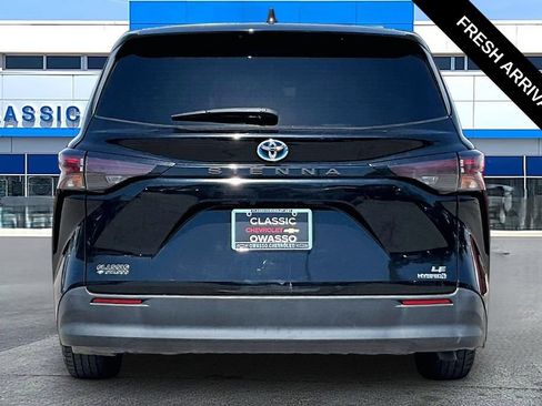 Used 2023 Toyota Sienna LE FWD image 4
