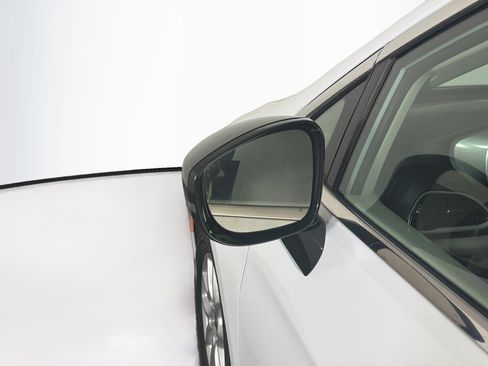 Used 2024 Chrysler Pacifica Touring-L FWD image 16