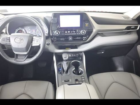 Used 2021 Toyota Highlander Platinum AWD/4WD image 12