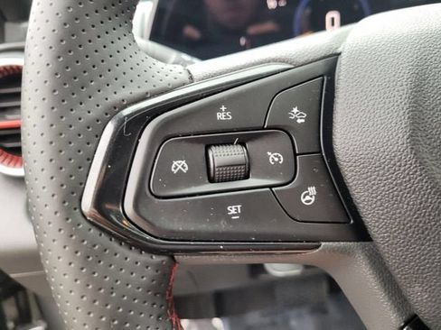 Used 2024 Chevrolet Trax RS w/ Sunroof Package FWD image 25
