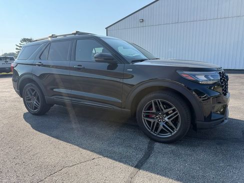 Used 2025 Ford Explorer ST-Line w/ Premium Package AWD/4WD image 2