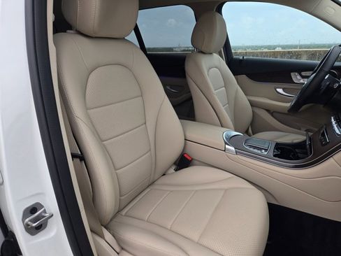 Used 2022 Mercedes-Benz GLC 300 4MATIC image 17