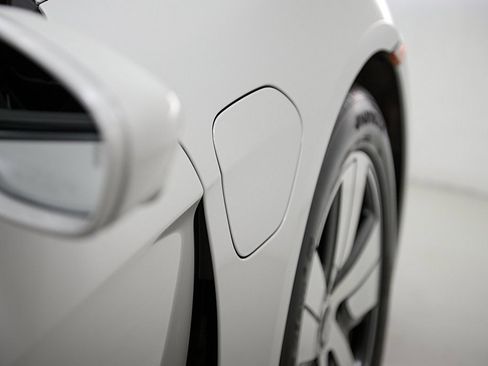 Used 2022 Porsche Taycan image 17