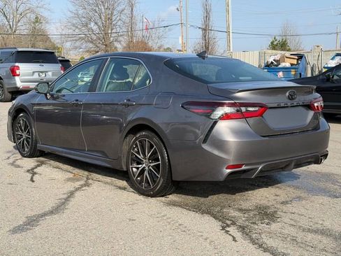 Used 2022 Toyota Camry SE w/ Carpet Mat Package (TMS) image 5